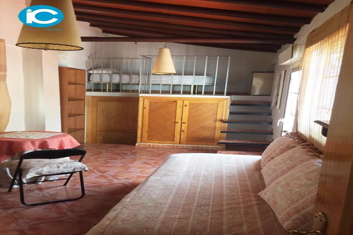 7800- EDIFICIO JUNTO A CALLE TABLAS